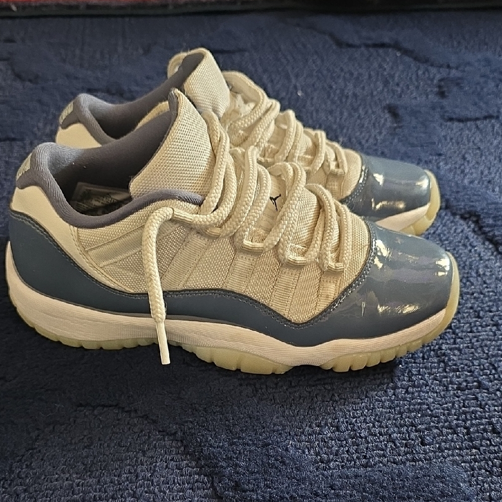 JORDAN 11s Retro Diffused Blue BOYS 6.5